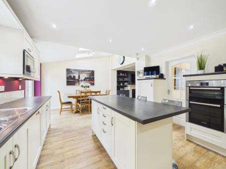 4 bedroom Semi-detached house for sale in Heol Cae-Rhys, Rhiwbina, Cardiff, CF14