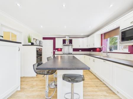 4 bedroom Semi-detached house for sale in Heol Cae-Rhys, Rhiwbina, Cardiff, CF14