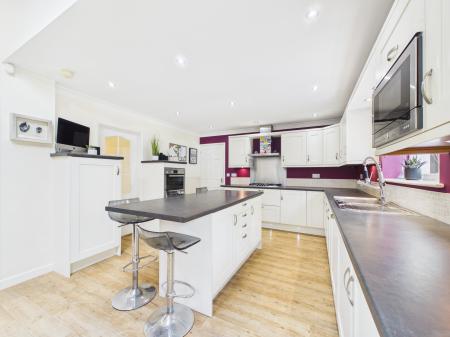 4 bedroom Semi-detached house for sale in Heol Cae-Rhys, Rhiwbina, Cardiff, CF14