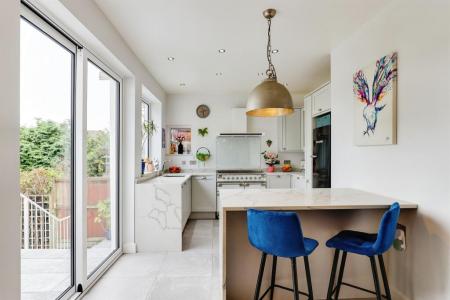 4 bedroom Semi-detached house to let in Caer Wenallt, Cardiff, CF14