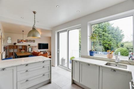 4 bedroom Semi-detached house to let in Caer Wenallt, Cardiff, CF14