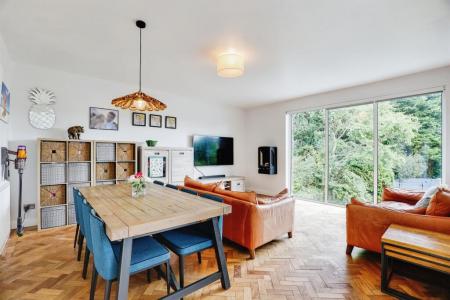 4 bedroom Semi-detached house to let in Caer Wenallt, Cardiff, CF14