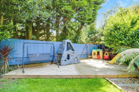 4 bedroom Semi-detached house to let in Caer Wenallt, Cardiff, CF14