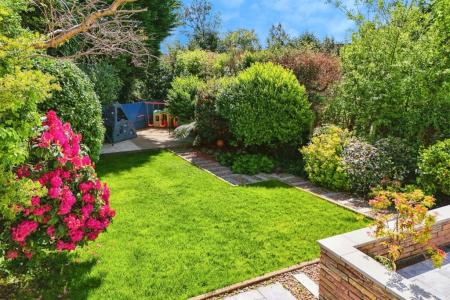 4 bedroom Semi-detached house to let in Caer Wenallt, Cardiff, CF14