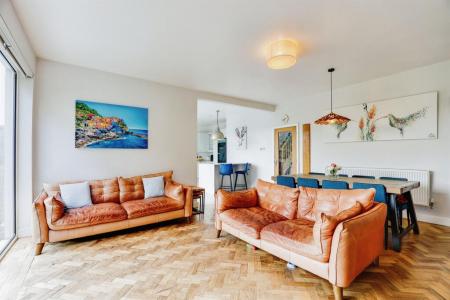 4 bedroom Semi-detached house to let in Caer Wenallt, Cardiff, CF14