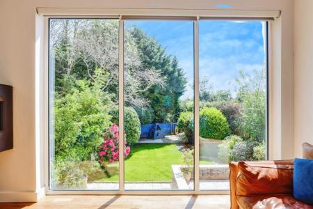 4 bedroom Semi-detached house to let in Caer Wenallt, Cardiff, CF14