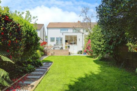 4 bedroom Semi-detached house to let in Caer Wenallt, Cardiff, CF14