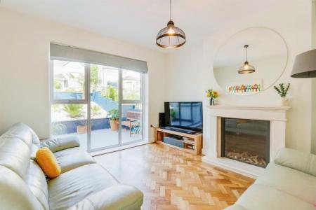 4 bedroom Semi-detached house to let in Caer Wenallt, Cardiff, CF14
