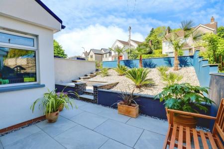 4 bedroom Semi-detached house to let in Caer Wenallt, Cardiff, CF14