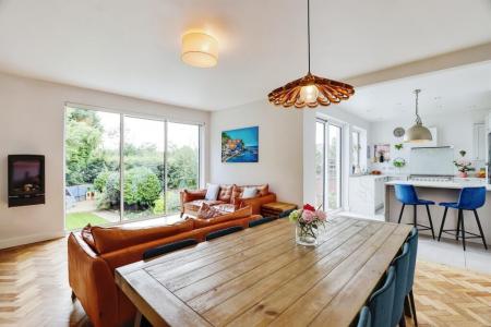 4 bedroom Semi-detached house to let in Caer Wenallt, Cardiff, CF14