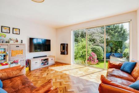 4 bedroom Semi-detached house to let in Caer Wenallt, Cardiff, CF14