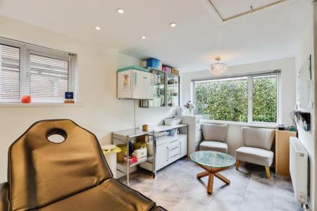 4 bedroom Semi-detached house to let in Caer Wenallt, Cardiff, CF14