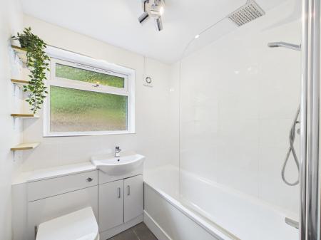 2 bedroom Flat for sale in Greenmeadow Drive, Cardiff, CF15