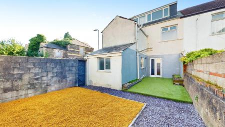 4 bedroom Semi-detached house to let in Broadway, Splott, Cardiff, CF24