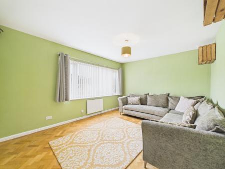 2 bedroom Flat for sale in Heol Llanishen Fach, Cardiff, CF14