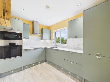 2 bedroom Flat for sale in Heol Llanishen Fach, Cardiff, CF14