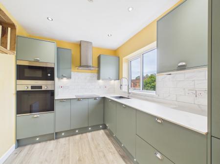 2 bedroom Flat for sale in Heol Llanishen Fach, Cardiff, CF14