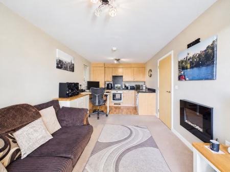 1 bedroom Flat for sale in Pentland Close, Llanishen, Cardiff, CF14