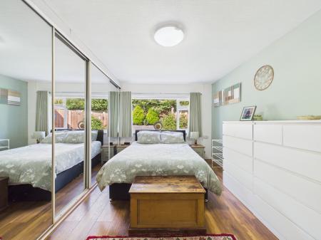 2 bedroom Semi-detached bungalow for sale in Clos Y Graig, Rhiwbina, Cardiff, CF14