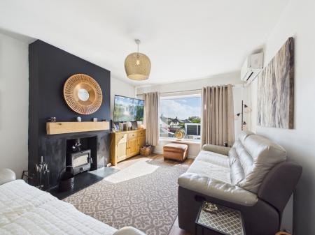 2 bedroom Semi-detached bungalow for sale in Clos Y Graig, Rhiwbina, Cardiff, CF14