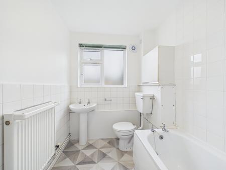 2 bedroom Flat for sale in Heol Lewis, Rhiwbina, Cardiff, CF14