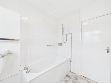 2 bedroom Flat for sale in Heol Lewis, Rhiwbina, Cardiff, CF14