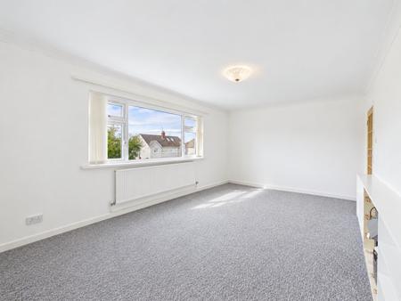 2 bedroom Flat for sale in Heol Lewis, Rhiwbina, Cardiff, CF14