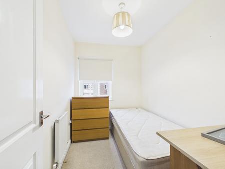 3 bedroom End of terrace house to let in Heol Gruffydd, Pontypridd, Rhydyfelin, CF37