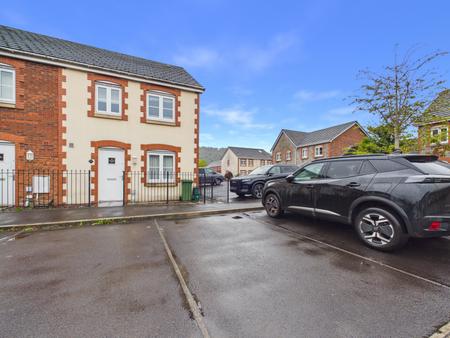 3 bedroom End of terrace house to let in Heol Gruffydd, Pontypridd, Rhydyfelin, CF37