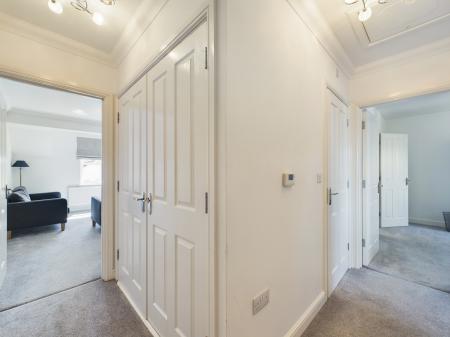 2 bedroom Flat to let in Bishops Way, Dalston, CA5