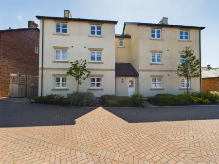 2 bedroom Flat to let in Bishops Way, Dalston, CA5