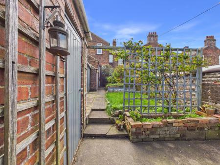 4 bedroom Terraced House to let in Thornton Road, Carlisle, CA3