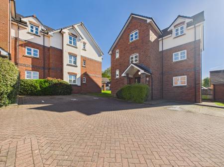 2 bedroom Flat for sale in Pennine View CLose, Carlisle, CA1