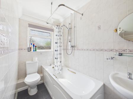 3 bedroom Flat to let in Lediard Avenue *, Carlisle, CA2