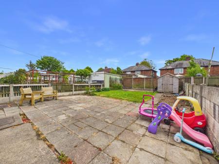3 bedroom Flat to let in Lediard Avenue *, Carlisle, CA2