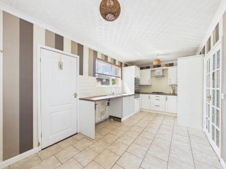 3 bedroom Flat to let in Lediard Avenue *, Carlisle, CA2