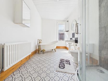 3 bedroom Flat to let in Brooke Street, Carlisle, CA1