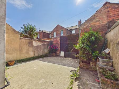 3 bedroom Flat to let in Brooke Street, Carlisle, CA1