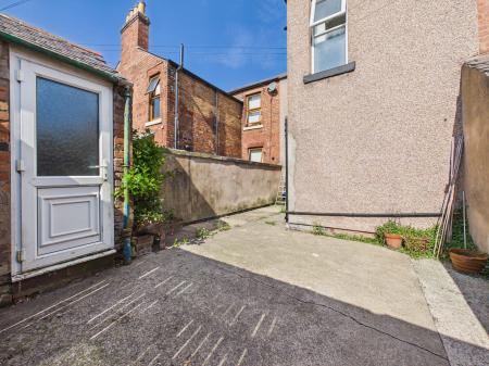 3 bedroom Flat to let in Brooke Street, Carlisle, CA1