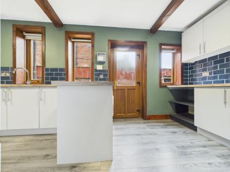 4 bedroom End of terrace house to let in Newtown Road, Carlisle, CA2
