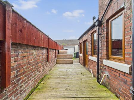4 bedroom End of terrace house to let in Newtown Road, Carlisle, CA2