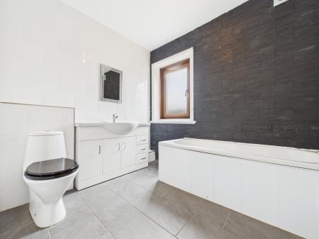 4 bedroom End of terrace house to let in Newtown Road, Carlisle, CA2