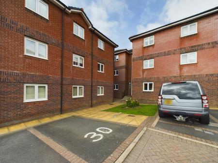 2 bedroom Flat to let in Pennine View Close, Carlisle, CA1