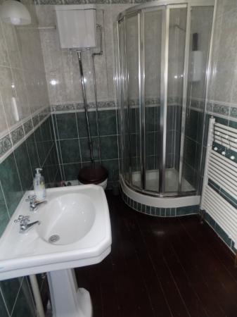4 bedroom Semi-detached house to let in Longlands Road, Stanwix, Carlisle, CA3