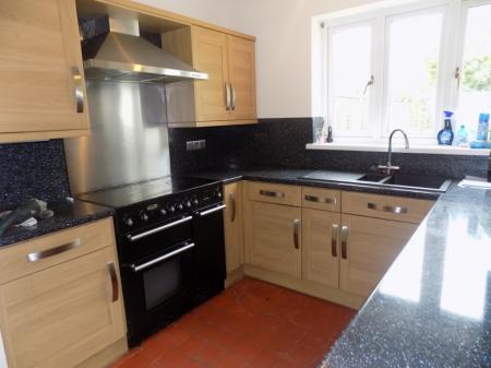 4 bedroom Semi-detached house to let in Longlands Road, Stanwix, Carlisle, CA3