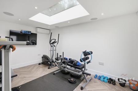 5 bedroom Detached house for sale in Crix Green, Felsted, CM6