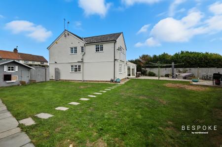 5 bedroom Detached house for sale in Crix Green, Felsted, CM6