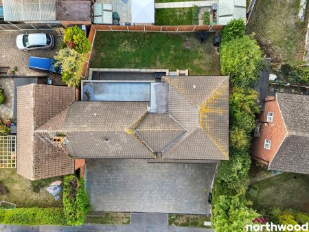 2 bedroom Ground floor flat for sale in Gatwick View, Billericay, CM12