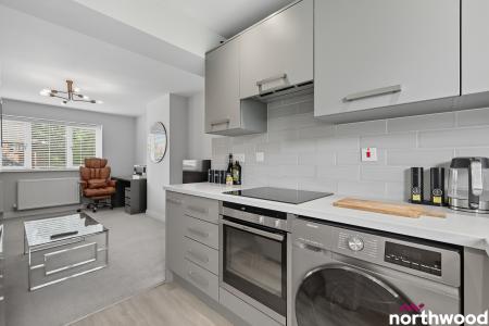 2 bedroom Ground floor flat for sale in Gatwick View, Billericay, CM12