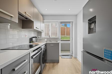 2 bedroom Ground floor flat for sale in Gatwick View, Billericay, CM12